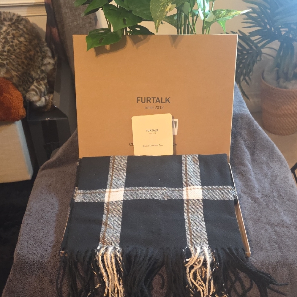 Nwot Furtalk Black and White Checkered Scarf